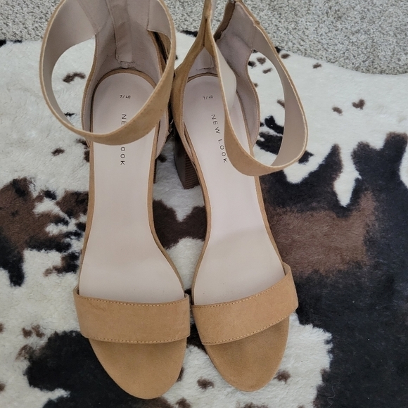 ASOS New Look Suede Tassel Block Heeled Sandals 9 - Picture 9 of 11